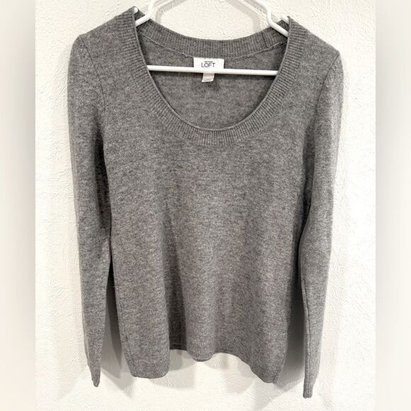 Ann Taylor Loft Cashmere Heather Gray Round Scoop Neck Sweater, Medium - Picture 1 of 3